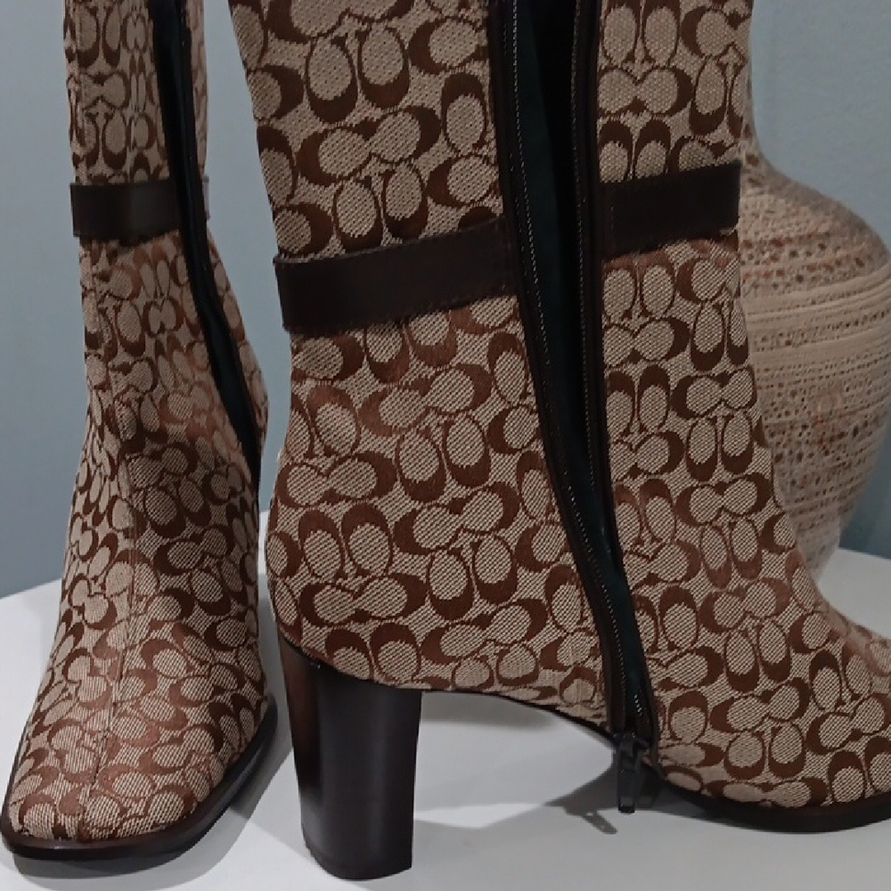 Stylish Brown Patterned Ankle Boots - image 3